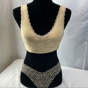 Victoria Secret Most comfortable bra with duo side hooks compression.